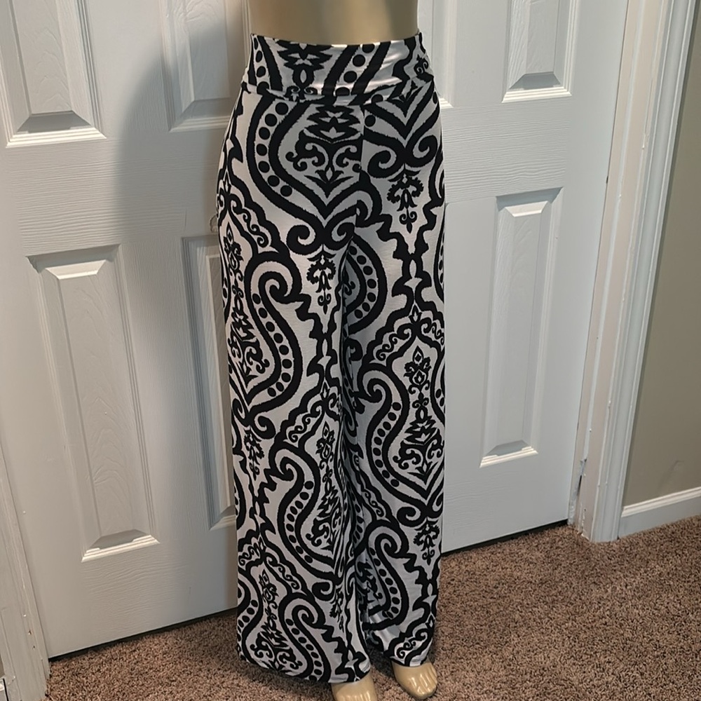Bellamie- Black and White Patterned PalazzoPants size L - Picture 3 of 5